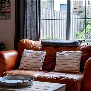 Downtown Studio In Leslieville With Hot Tub Guest house