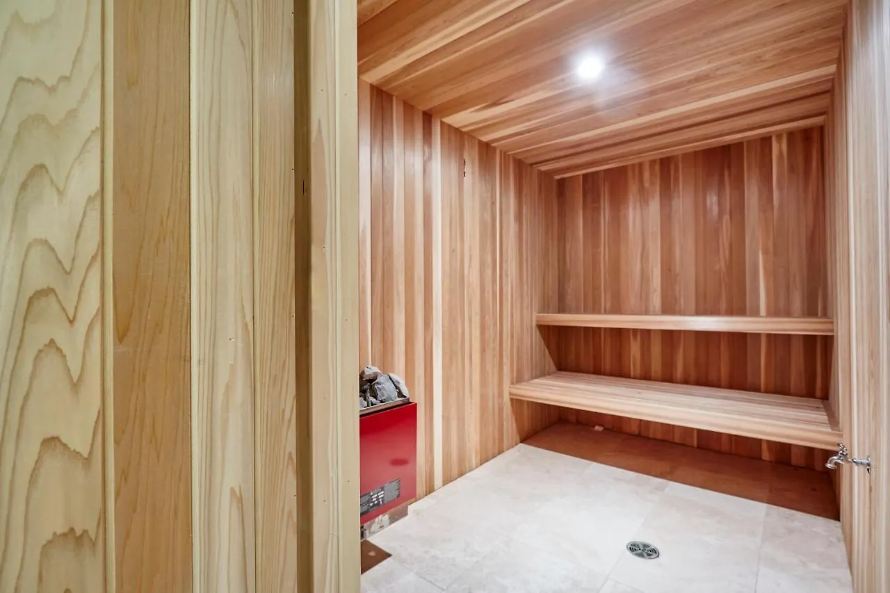 Elegant Apartment With Sauna Toronto
